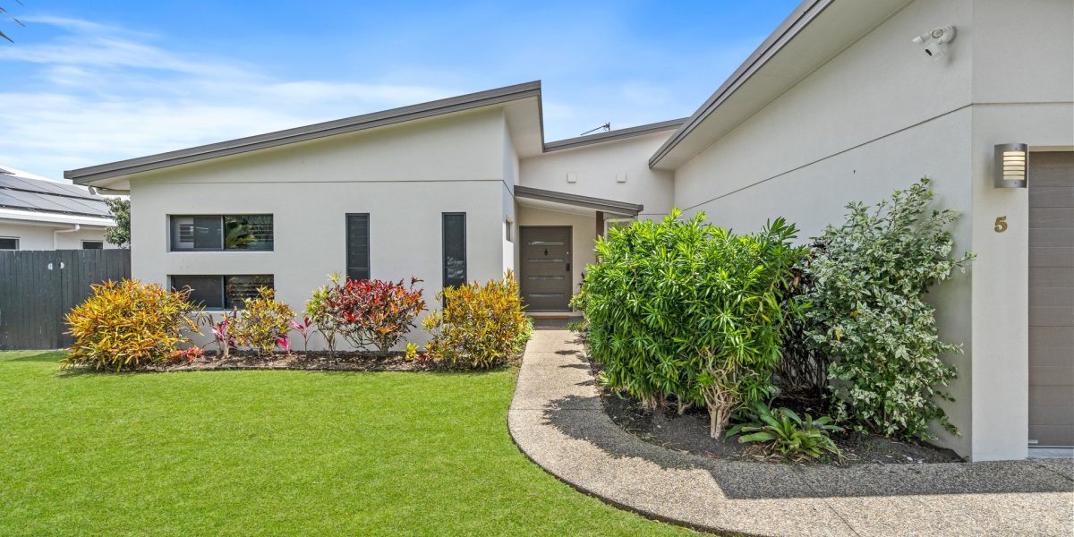 5 Lagoon Drive, Trinity Beach, QLD 4879 AUS
