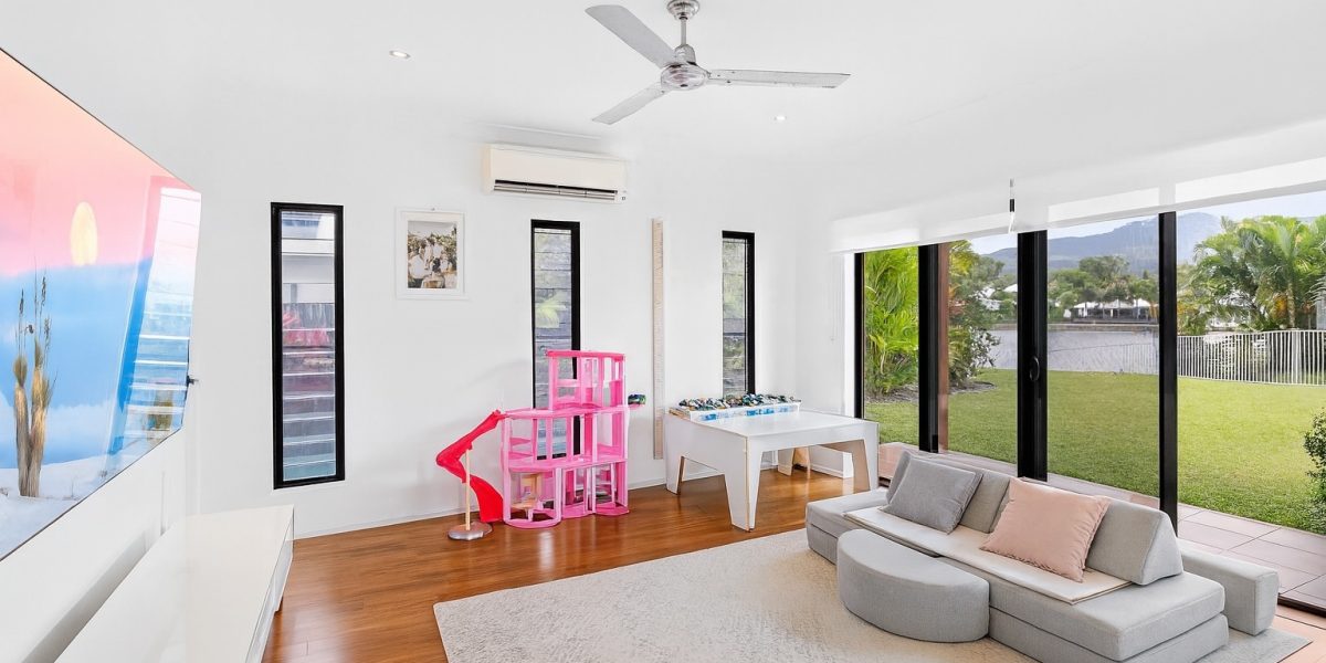 5 Lagoon Drive, Trinity Beach, QLD 4879 AUS