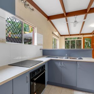 18 Valmadre Street, Caravonica, QLD 4878 AUS