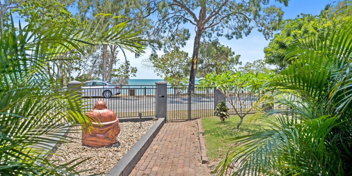 29-31 Casuarina Street, Holloways Beach, QLD 4878 AUS