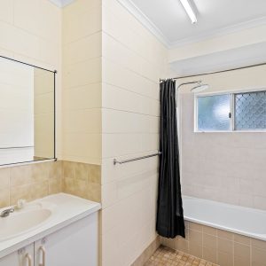 6 Bicentennial Road, Bentley Park, QLD 4869 AUS