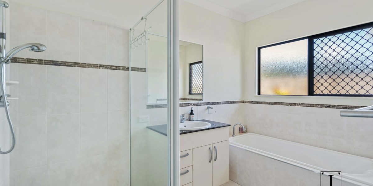 Bentley Park, QLD 4869 AUS