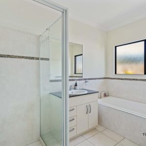 Bentley Park, QLD 4869 AUS