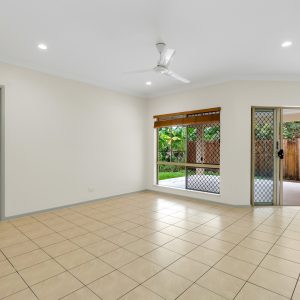 15 Ellie Banning Close, Redlynch, QLD 4870 AUS
