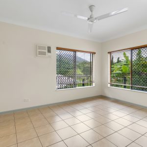 15 Ellie Banning Close, Redlynch, QLD 4870 AUS
