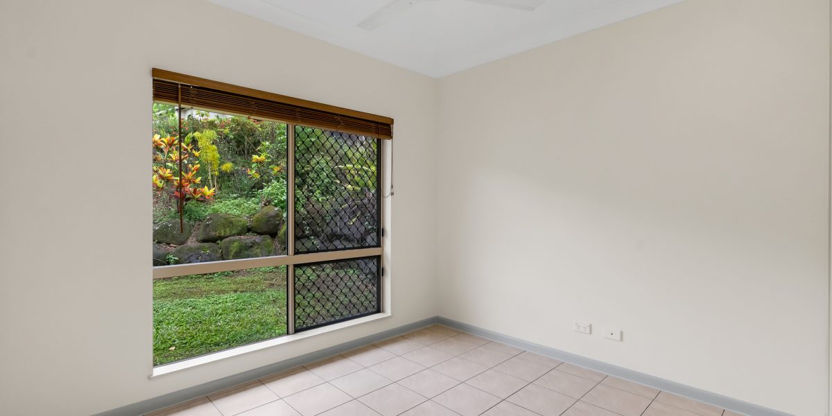 15 Ellie Banning Close, Redlynch, QLD 4870 AUS