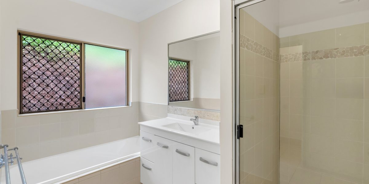 15 Ellie Banning Close, Redlynch, QLD 4870 AUS