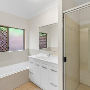 15 Ellie Banning Close, Redlynch, QLD 4870 AUS