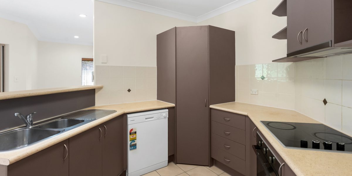 15 Ellie Banning Close, Redlynch, QLD 4870 AUS