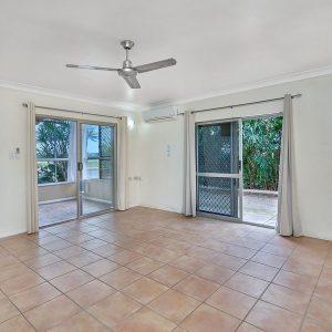 2/39 Arlington Esplanade, Clifton Beach, QLD 4879 AUS
