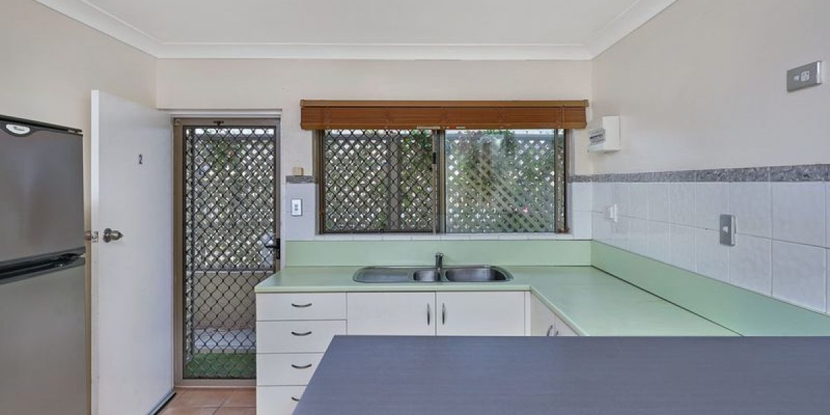 2/39 Arlington Esplanade, Clifton Beach, QLD 4879 AUS