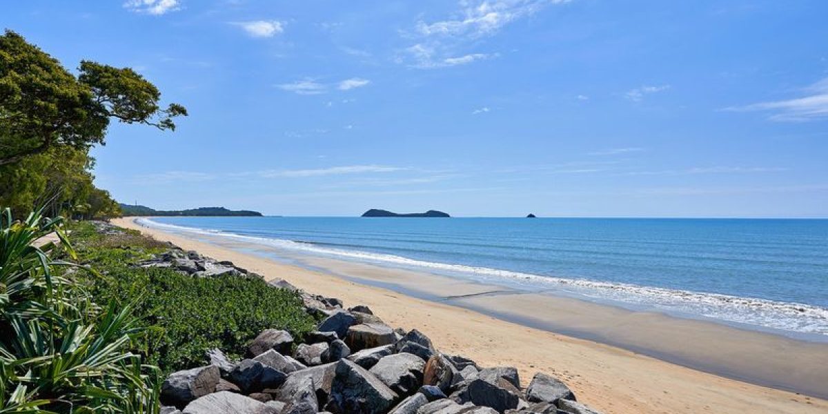2/39 Arlington Esplanade, Clifton Beach, QLD 4879 AUS