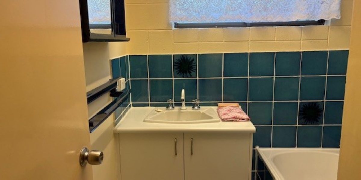 15 Fuscia Court, Mooroobool, QLD 4870 AUS