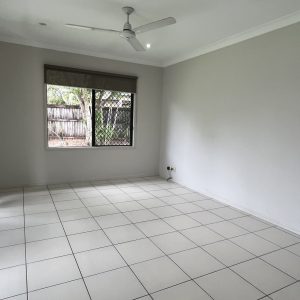 3 Nairen Close, Redlynch, QLD 4870 AUS