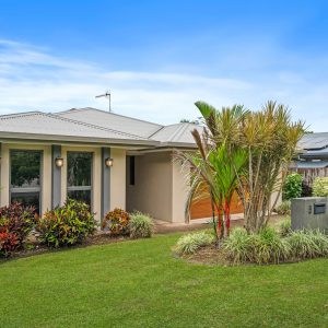 8 Flow Close, Trinity Beach, QLD 4879 AUS