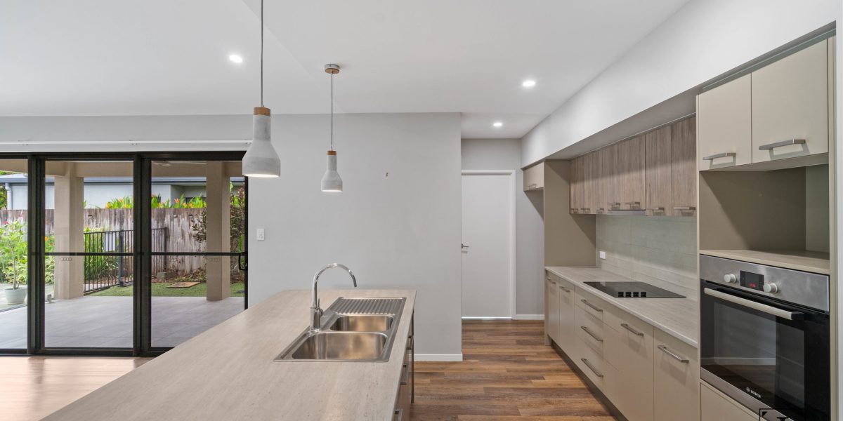 8 Flow Close, Trinity Beach, QLD 4879 AUS