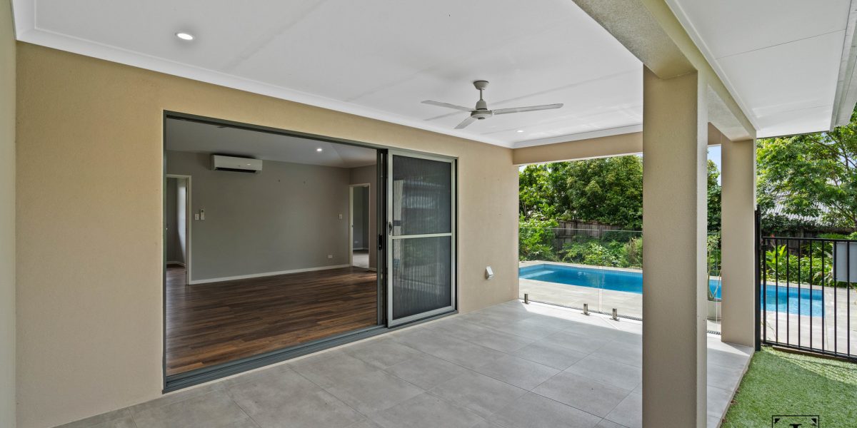 8 Flow Close, Trinity Beach, QLD 4879 AUS