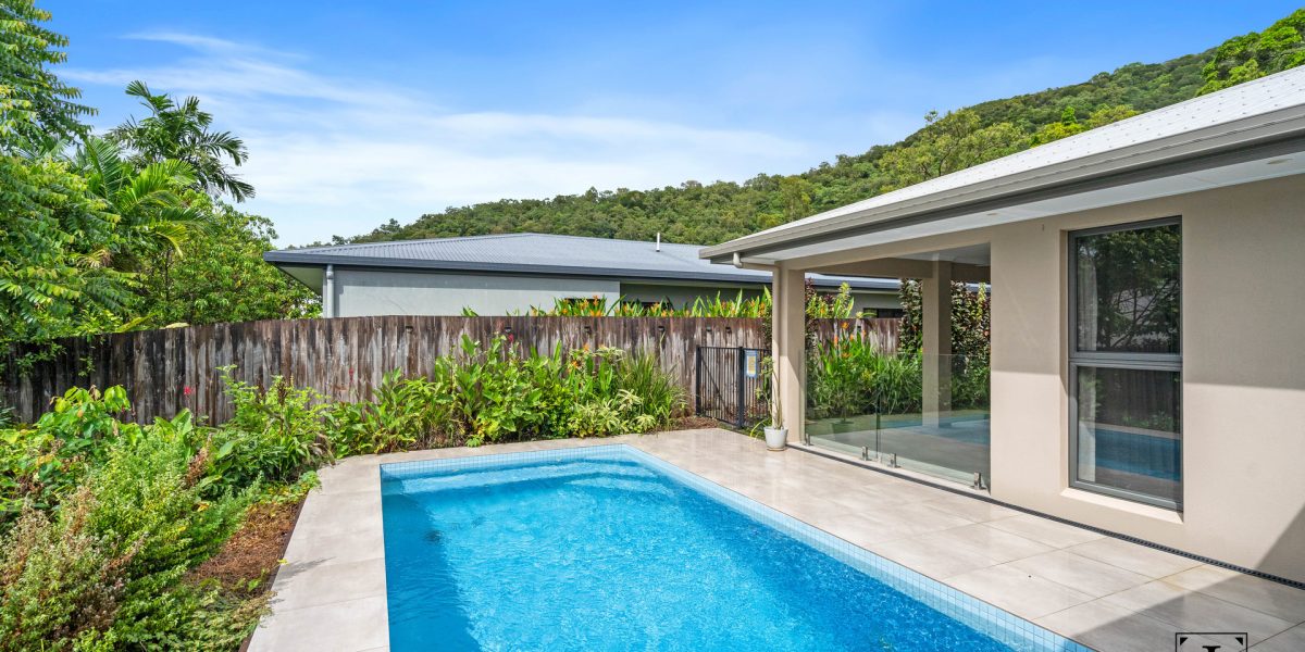 8 Flow Close, Trinity Beach, QLD 4879 AUS