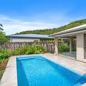 8 Flow Close, Trinity Beach, QLD 4879 AUS
