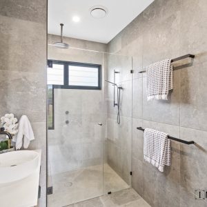 28 Headsail Drive, Trinity Beach, QLD 4879 AUS