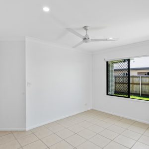 12 Hopkins Street, White Rock, QLD 4868 AUS