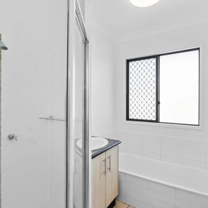 12 Hopkins Street, White Rock, QLD 4868 AUS