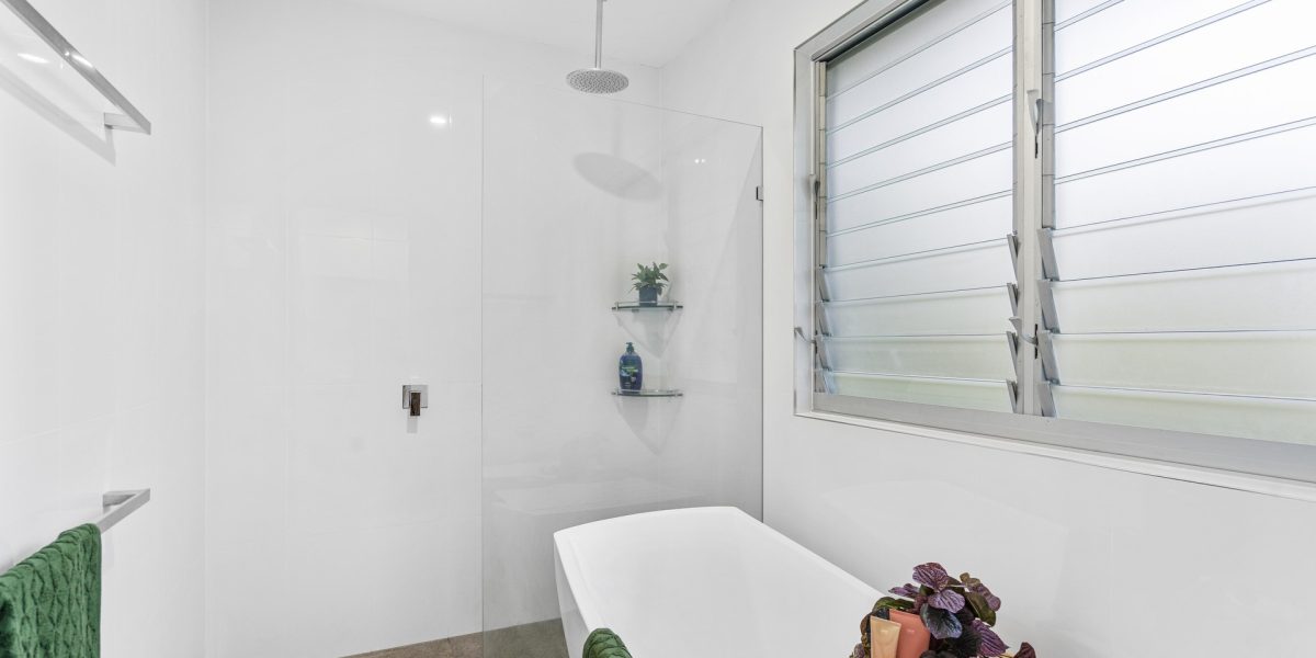 13 Moore Road, Kewarra Beach, QLD 4879 AUS