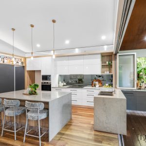 13 Moore Road, Kewarra Beach, QLD 4879 AUS