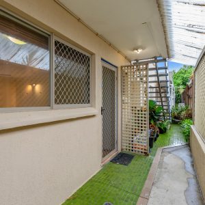 2/39 Arlington Esplanade, Clifton Beach, QLD 4879 AUS