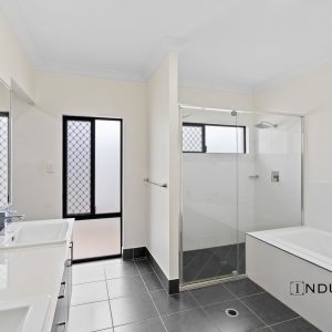 19 McAlister Avenue, Kewarra Beach, QLD 4879 AUS