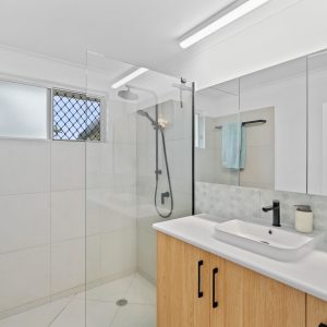 42 Oak Street, Holloways Beach, QLD 4878 AUS