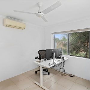 42 Oak Street, Holloways Beach, QLD 4878 AUS