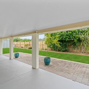 42 Oak Street, Holloways Beach, QLD 4878 AUS