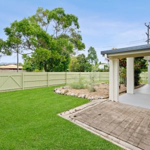 42 Oak Street, Holloways Beach, QLD 4878 AUS