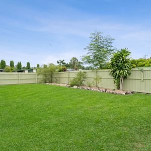 42 Oak Street, Holloways Beach, QLD 4878 AUS