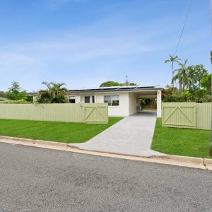 42 Oak Street, Holloways Beach, QLD 4878 AUS