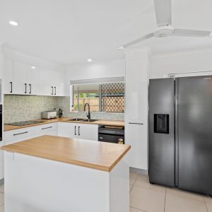 42 Oak Street, Holloways Beach, QLD 4878 AUS