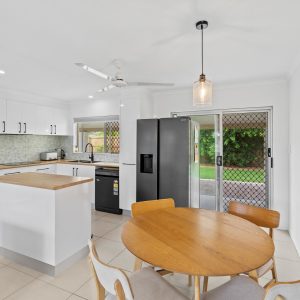 42 Oak Street, Holloways Beach, QLD 4878 AUS