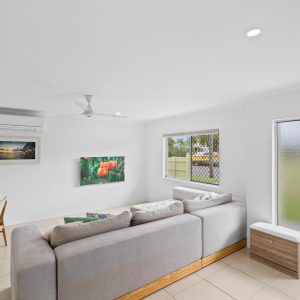 42 Oak Street, Holloways Beach, QLD 4878 AUS