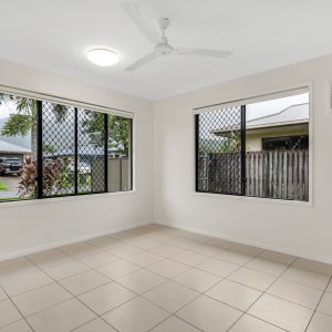 4 Cliffdale Street, Bentley Park, QLD 4869 AUS