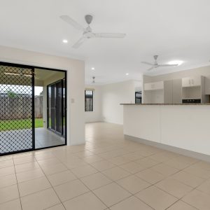 4 Cliffdale Street, Bentley Park, QLD 4869 AUS