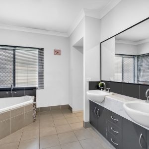 8 Mceachan Street, Edmonton, QLD 4869 AUS