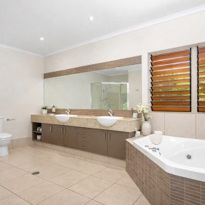 18 Orana Street, Caravonica, QLD 4878 AUS