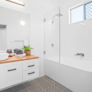 26 Maple Street, Holloways Beach, QLD 4878 AUS