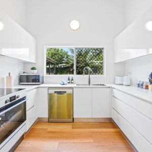 26 Maple Street, Holloways Beach, QLD 4878 AUS
