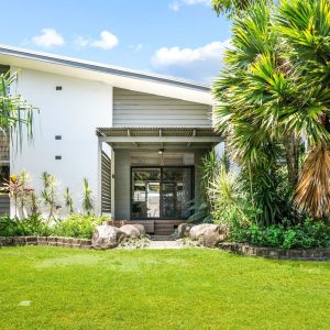 26 Maple Street, Holloways Beach, QLD 4878 AUS