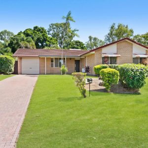 11 Beaver Street, Clifton Beach, QLD 4879 AUS