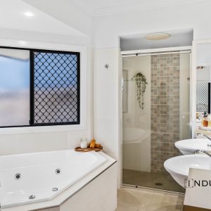 28 Regent Avenue, Redlynch, QLD 4870 AUS