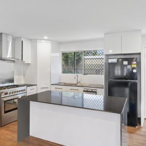 6 Davis Close, Manoora, QLD 4870 AUS