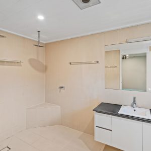 6 Davis Close, Manoora, QLD 4870 AUS